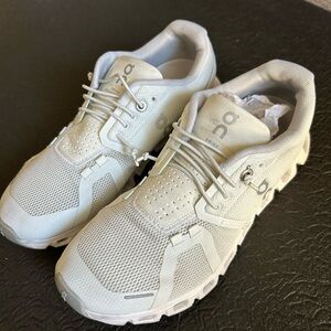 COPY - On cloud 5 white pearl color running shoes